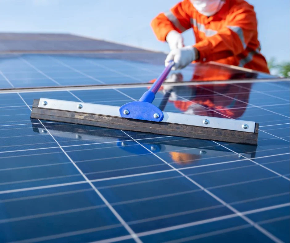 limpieza-placas-solares-merida-limpiezas-lusitania-empresa-de-limpieza